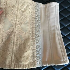 Wacoal Nude Lace-Trim Waist Cincher